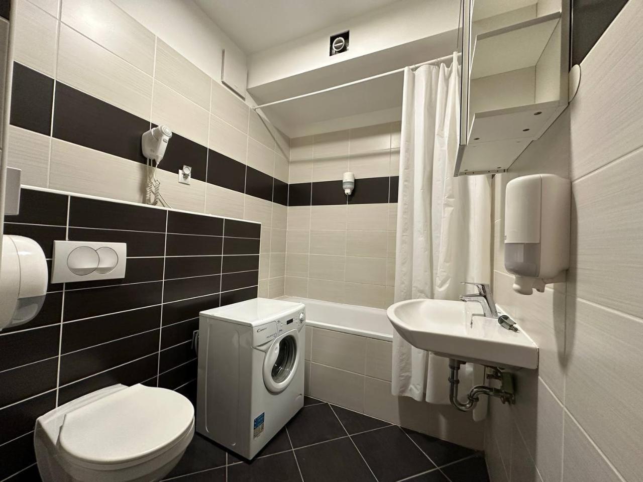 Sun Resort Residential Suite-Free Parking Garage Same Building 布达佩斯 外观 照片