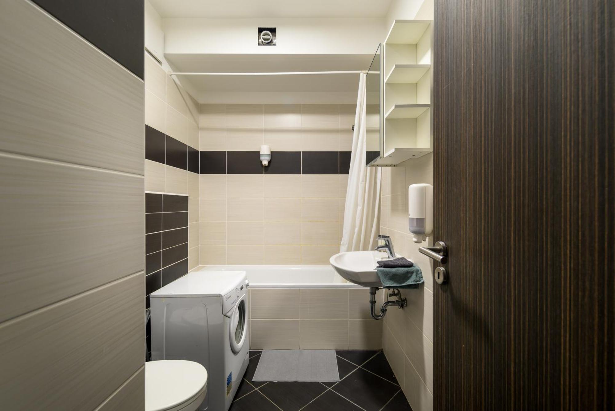 Sun Resort Residential Suite-Free Parking Garage Same Building 布达佩斯 外观 照片